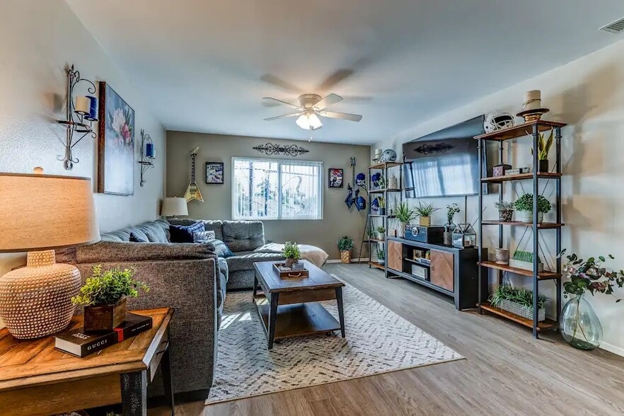 Building Photo - Palm Central South