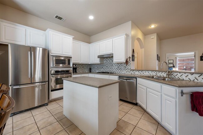 Building Photo - 601 Pebblestone Walk Dr