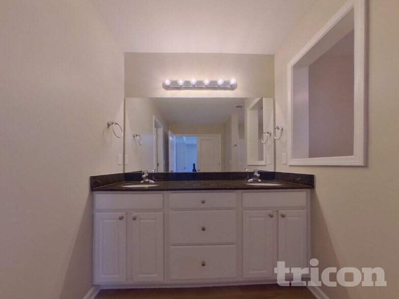 Building Photo - 377 Longfellows Ln