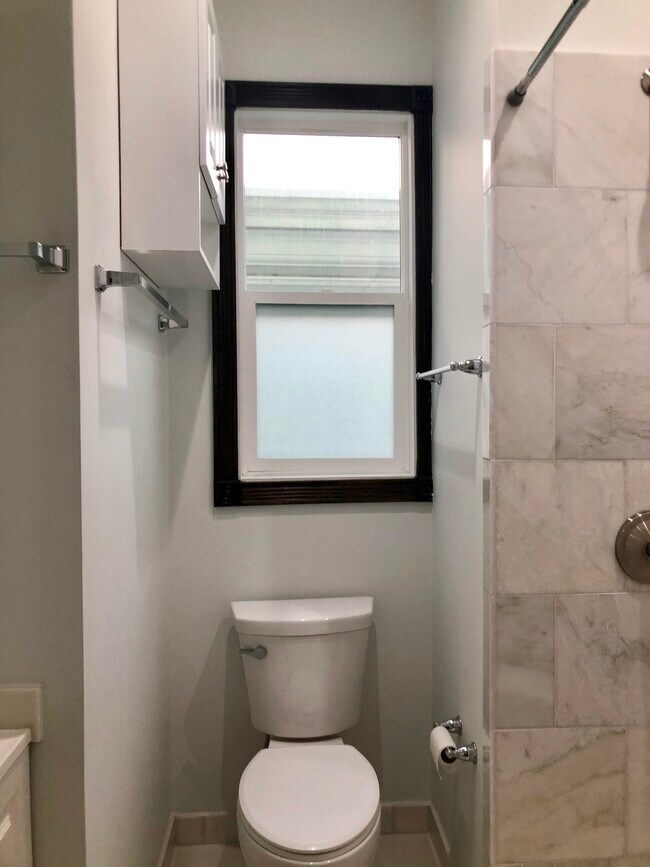 Building Photo - 2406 Clay St