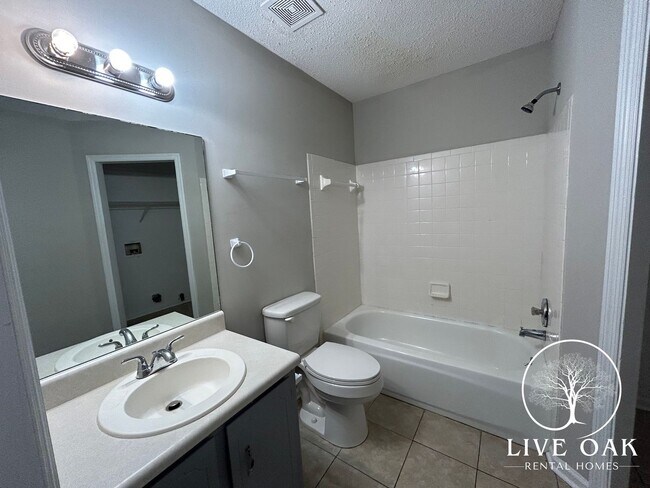 Building Photo - MOVE-IN SPECIAL: $500 OFF 1st MONTH'S RENT!**