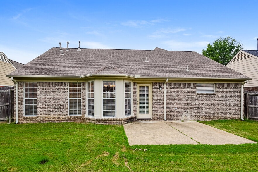Building Photo - 5764 Deer Ridge Dr
