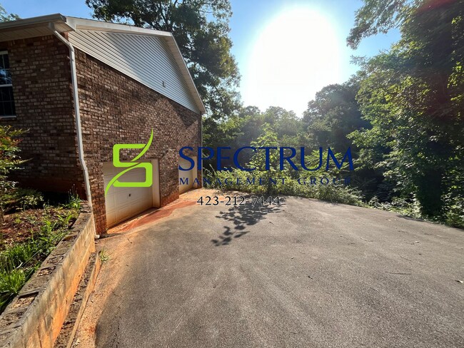 Building Photo - 2069 Lindsey Ln