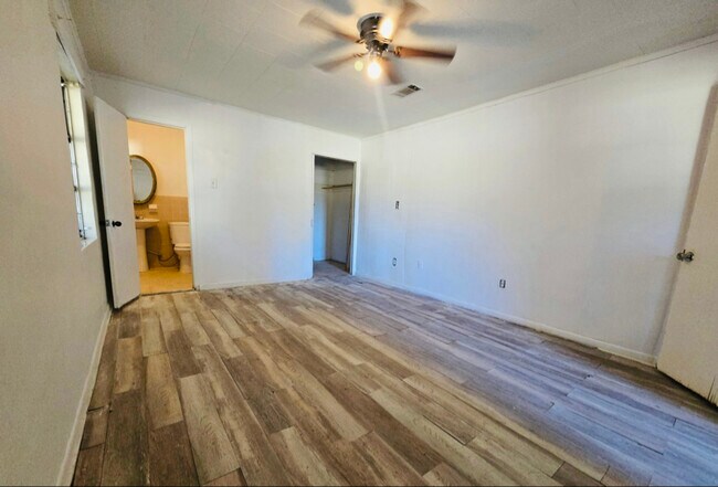 Building Photo - 8010 SE US Hwy 301