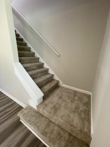 Building Photo - 9245 Colony Dr NW