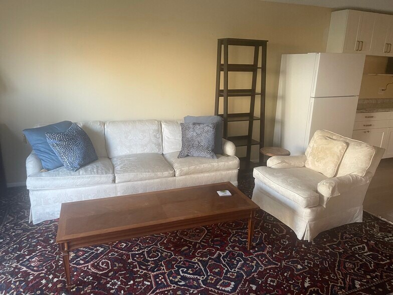 Building Photo - 3904 Everest Ln N