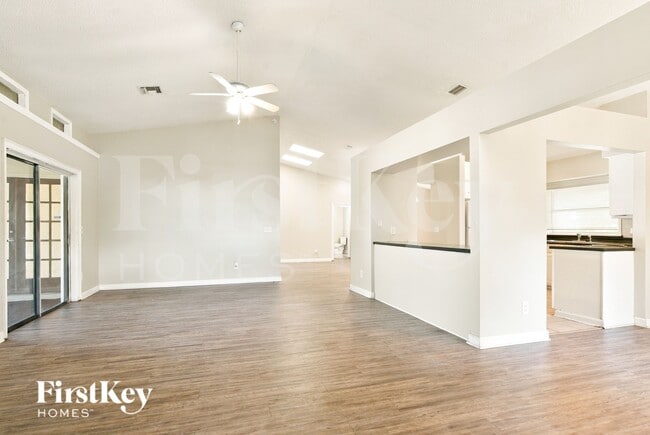 Building Photo - 1521 Dess Dr