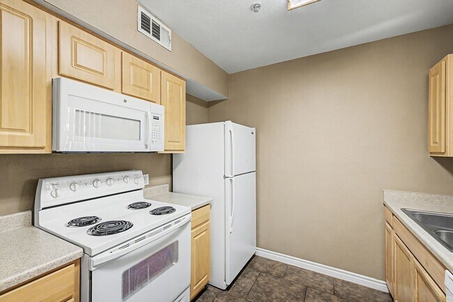 Building Photo - One bedroom condo with detached garage!