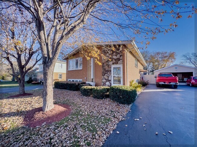 Primary Photo - 7421 Roberts Rd