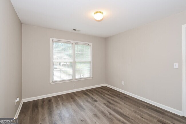 Building Photo - 38 Wesley Dr