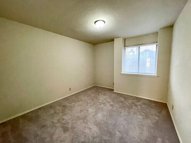 Building Photo - Lovely 3 Bedroom/2.5 Bathroom in Round Rock!