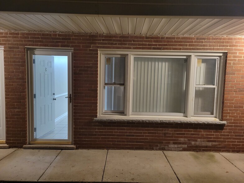 Building Photo - 135 Dover Dr