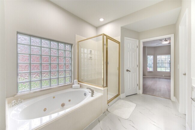 Building Photo - 11706 Canyon Breeze Dr