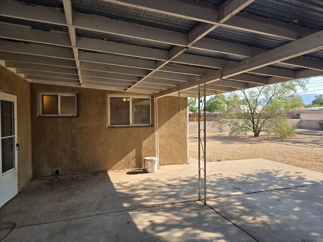 Building Photo - 1728 Richmond Dr NE