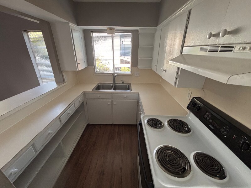Building Photo - 2137 Branard St