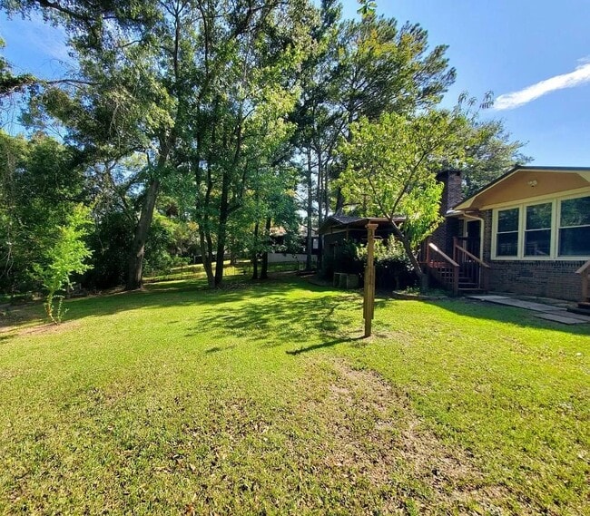 Building Photo - 504 Robin Ln