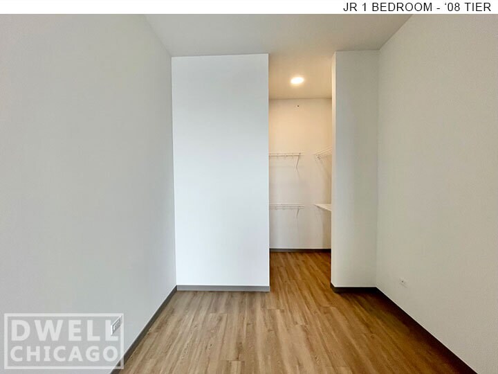 Building Photo - 503 S Damen Ave