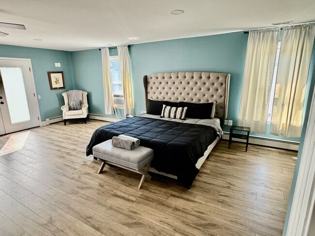 Building Photo - 14386 Calvert St