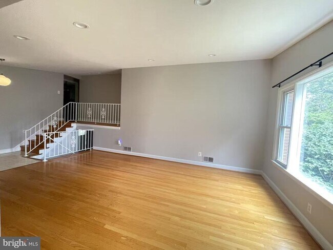 Building Photo - 7325 Radcliffe Dr
