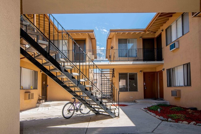 Building Photo - Chevy Chase Apts