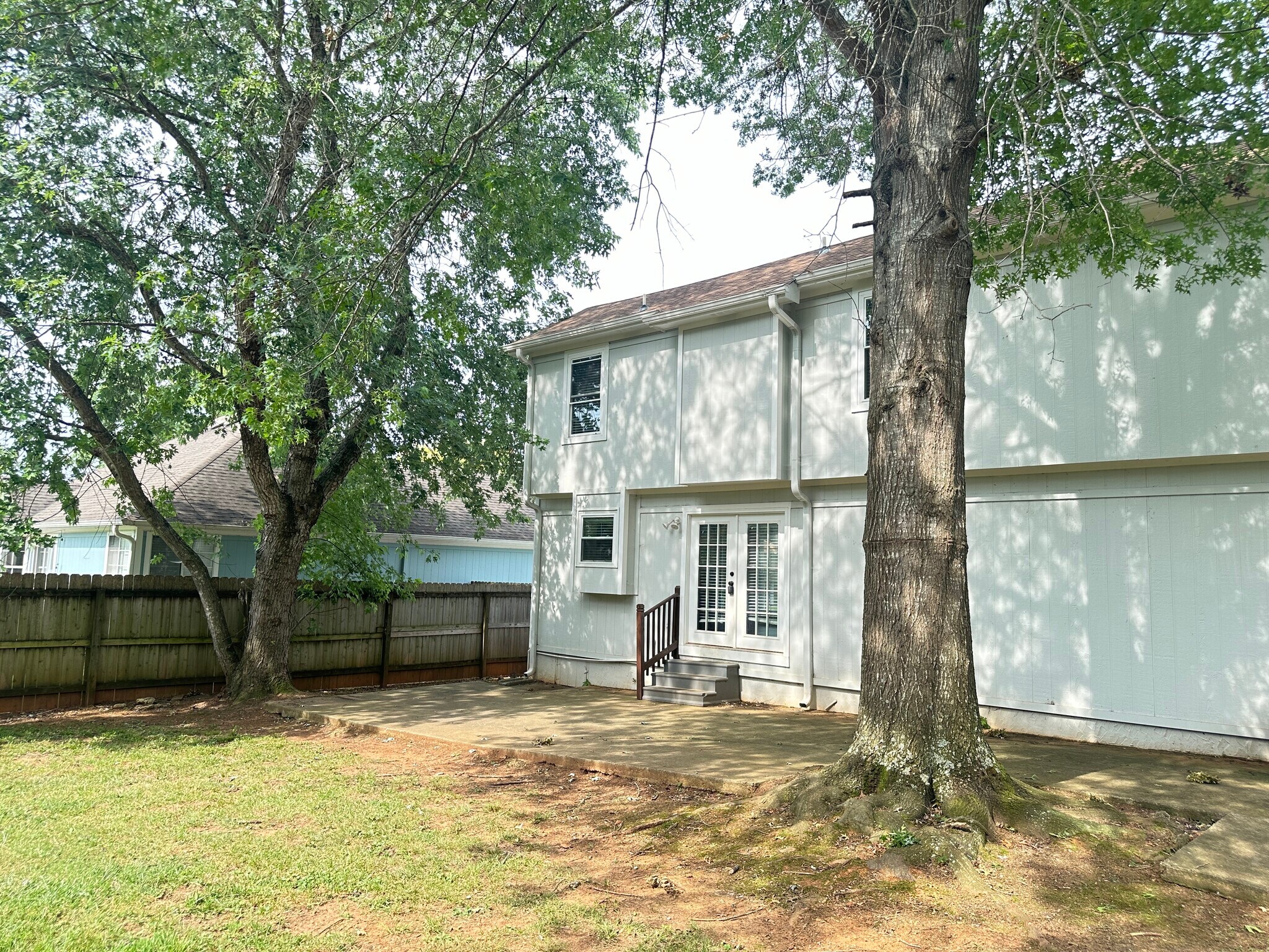 Building Photo - 122 River Oaks