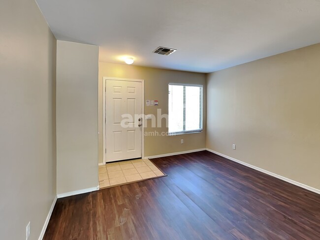 Building Photo - 655 W Cholla Crest Dr