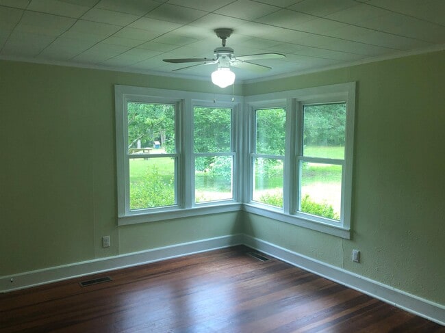 Building Photo - 3022 Livingston Rd