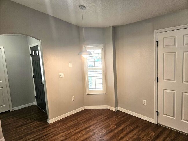 Building Photo - Beautiful Townhome in St Cloud !