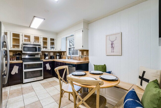 Building Photo - 2964 Hopkins Dr