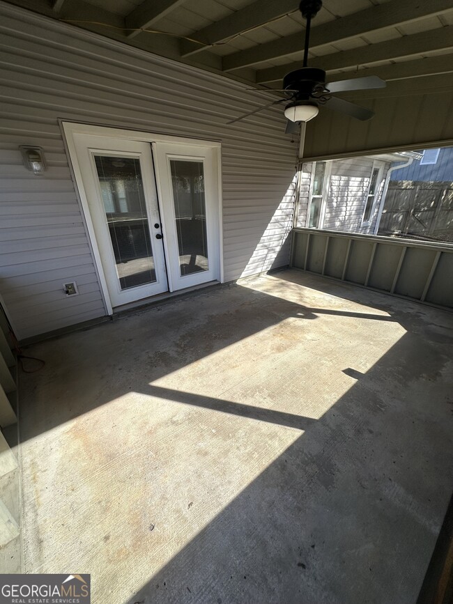 Building Photo - 205 Woodlawn Dr