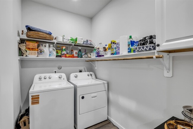 Building Photo - 7866 Alset Dr