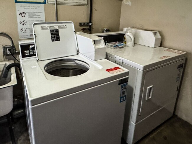 Building Photo - 4253 1/2 S Centinela Ave-