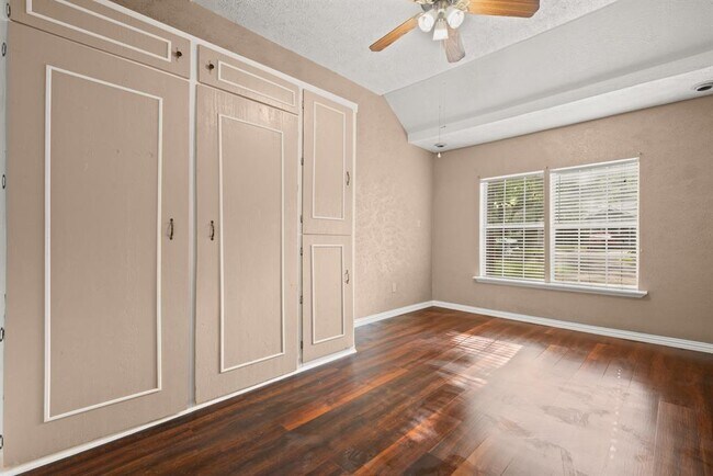 Building Photo - 5712 Avenue D