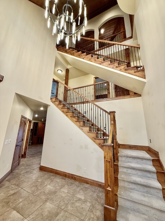 Building Photo - 6819 S Greenfield Way