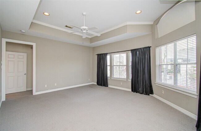 Building Photo - 501 Leverkuhn St