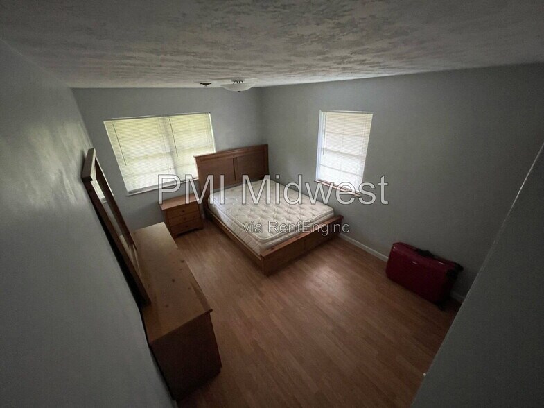 Building Photo - 2920 Highwoods Dr E