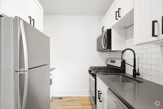 Building Photo - MOVE IN NOW! FULLY RENOVATED 2 BEDROOM IN ...