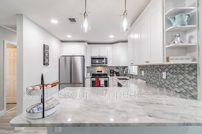 Building Photo - 2221 Calexico Way S