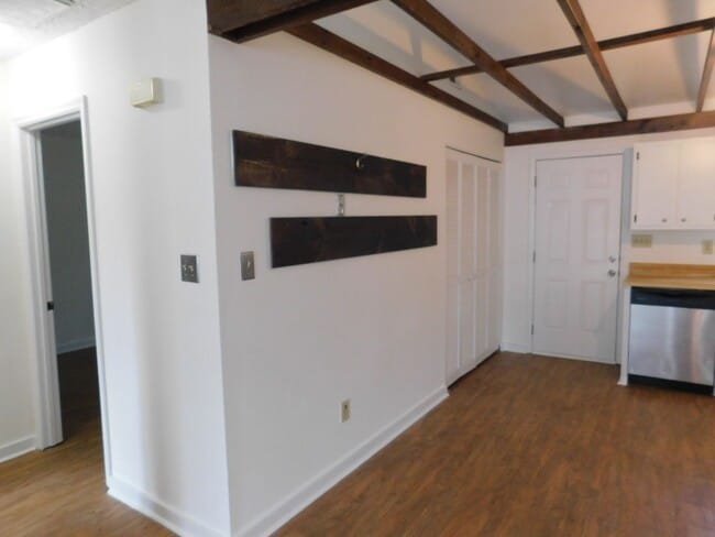 Building Photo - Affordable Gem!