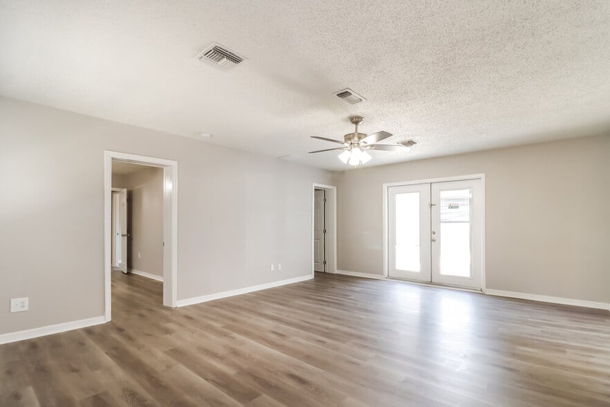 Building Photo - 7983 Shadow Run Dr