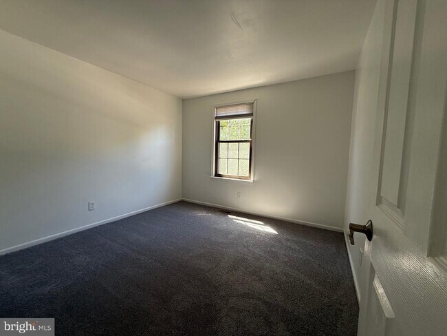 Building Photo - 343 Brookdale Blvd