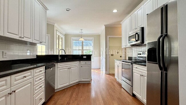 Building Photo - 8854 Plantation Landing Dr