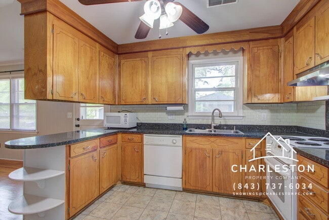 Building Photo - 1502 Woodcrest Ave