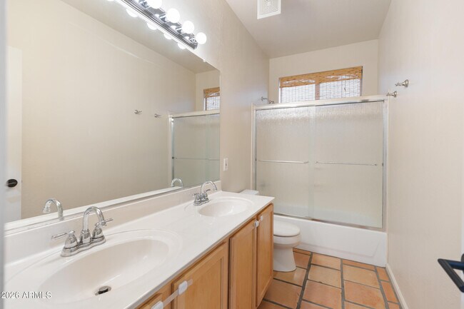 Building Photo - 2320 S Sorrelle