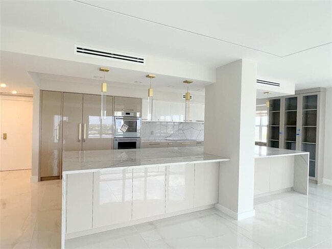 Building Photo - 3410 Galt Ocean Dr
