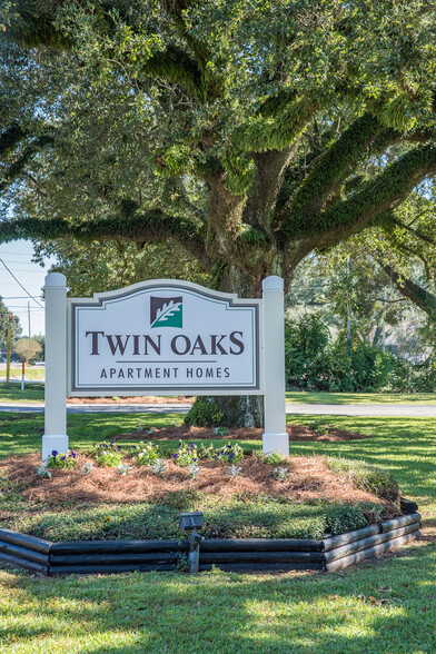 Primary Photo - Twin Oaks Apartments