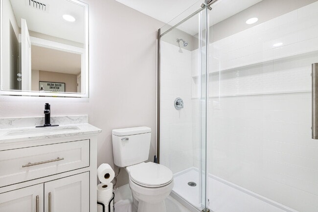 Building Photo - Englewood Padsplit Co-living Affordable Ho...