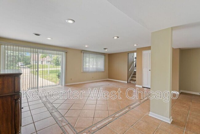 Building Photo - 1003 S Finley Rd