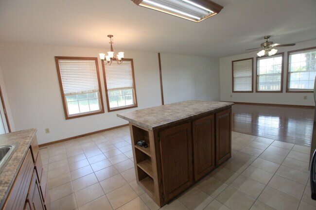Building Photo - 1042 Murray-Kittrell Rd