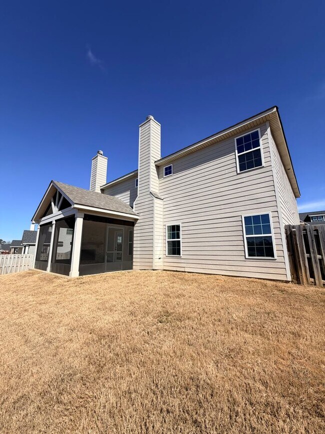 Building Photo - 215 Shoshone Cir